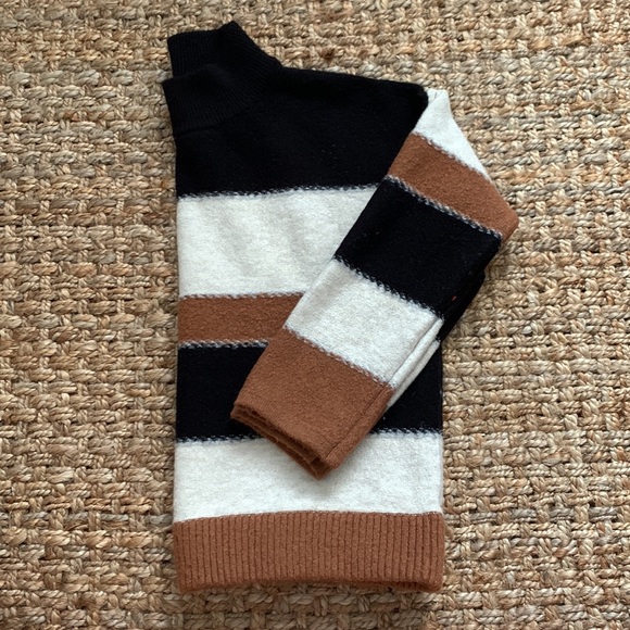 Universal Thread - Fall Sweater - Size L - Picture 2 of 3